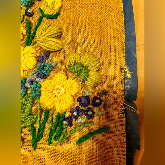 Vintage crewel work, Columbia Minerva, Erica Wilson, large panel daisies 1972 - Picture 7 of 10